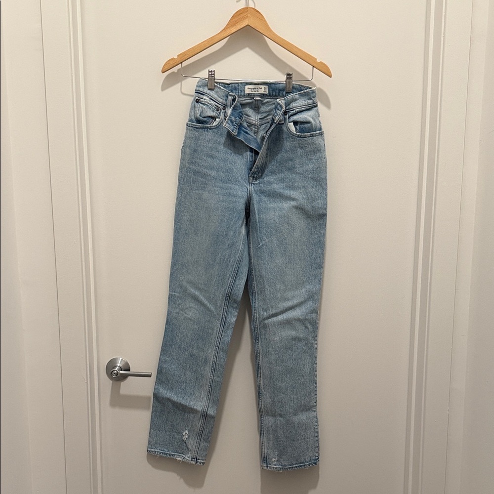 Abercrombie & Fitch The 90’s Straight Ultra High Rise Jeans